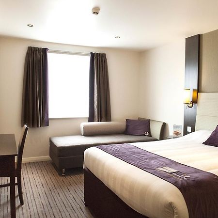 Premier Inn Falkirk - Larbert Exteriör bild