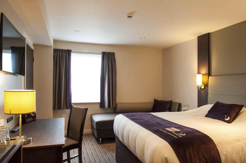 Premier Inn Falkirk - Larbert Exteriör bild