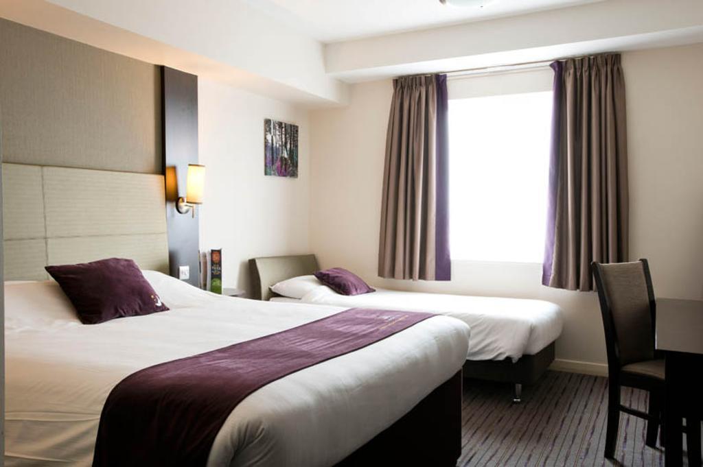 Premier Inn Falkirk - Larbert Exteriör bild