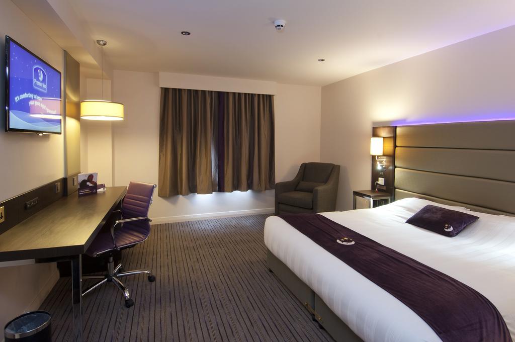 Premier Inn Falkirk - Larbert Exteriör bild