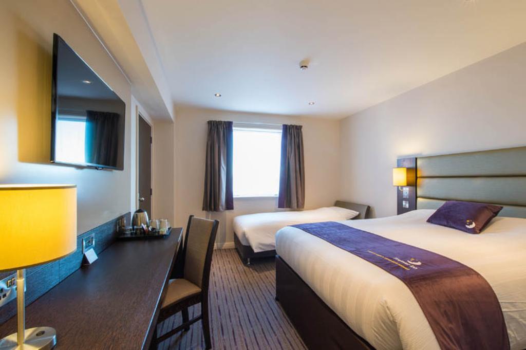 Premier Inn Falkirk - Larbert Exteriör bild