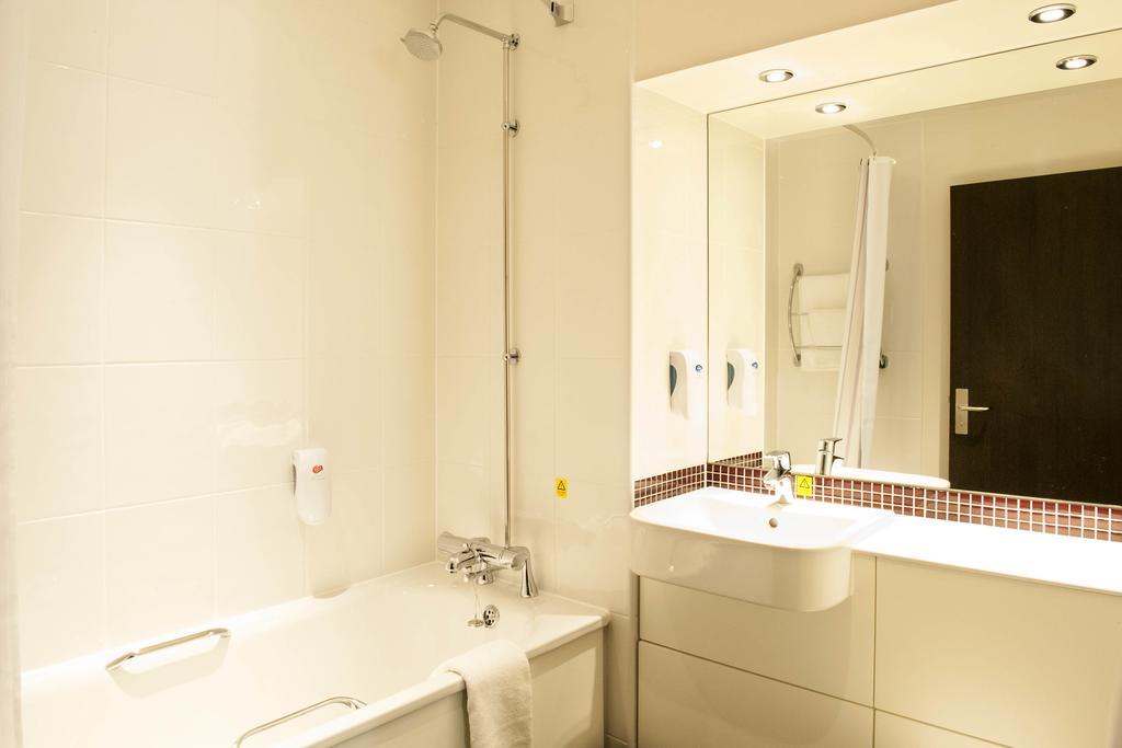 Premier Inn Falkirk - Larbert Exteriör bild