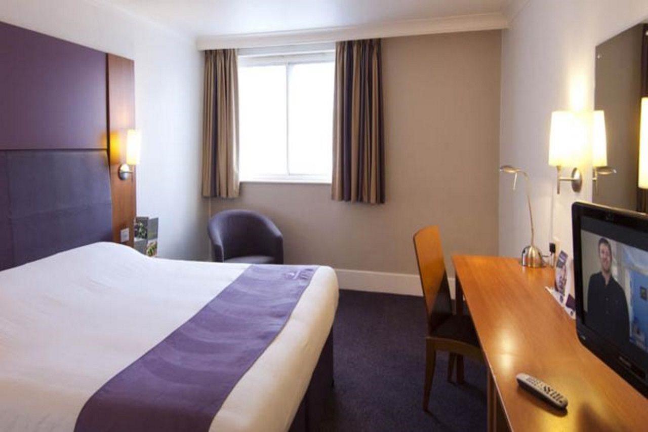 Premier Inn Falkirk - Larbert Exteriör bild