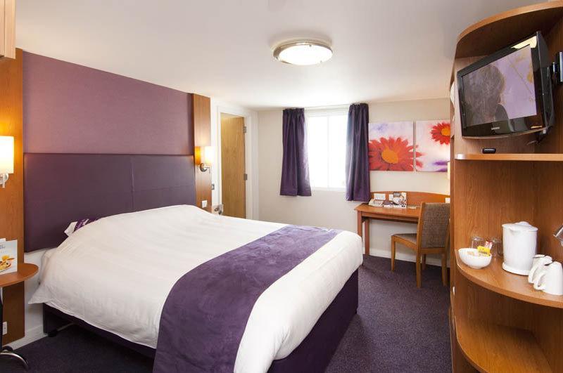 Premier Inn Falkirk - Larbert Exteriör bild